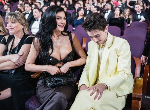 BREAKING NEWS: Kylie Jenner and Timothée Chalamet Praised for Heartwarming Photo with LA First Responder..